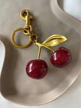 Cargar imagen en el visor de la galería, Llavero Cherry