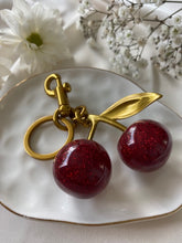 Cargar imagen en el visor de la galería, Llavero Cherry