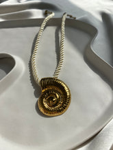 Cargar imagen en el visor de la galería, Collar Sorelle dorado
