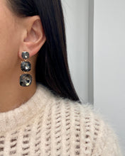 Cargar imagen en el visor de la galería, Aretes Naila Gris
