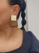 Cargar imagen en el visor de la galería, Aretes Issa beige
