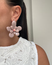 Cargar imagen en el visor de la galería, Aretes Ilia lavanda
