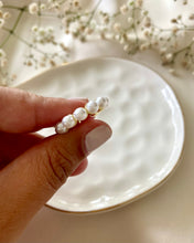 Cargar imagen en el visor de la galería, Ear cuff Pearls
