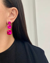 Cargar imagen en el visor de la galería, Aretes Naila fucsia
