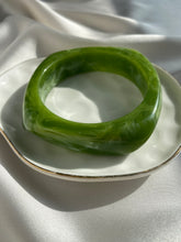 Cargar imagen en el visor de la galería, Pulsera Martina verde carey
