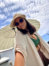 Cargar imagen en el visor de la galería, Visera turbante beige
