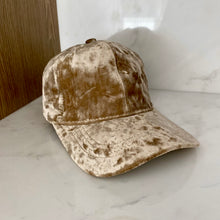 Cargar imagen en el visor de la galería, Gorra Micaela Beige
