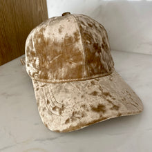 Cargar imagen en el visor de la galería, Gorra Micaela Beige
